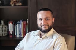 Dr. Alex Melkumian